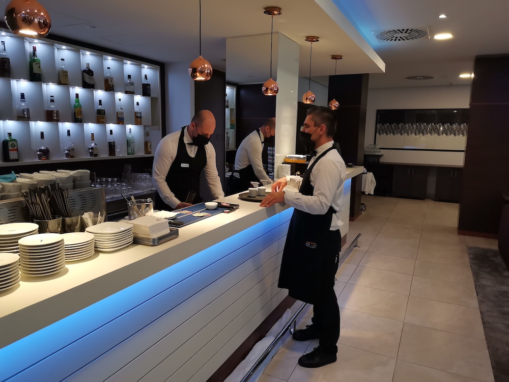 New City Hotel and Restaurant Nis 35/56