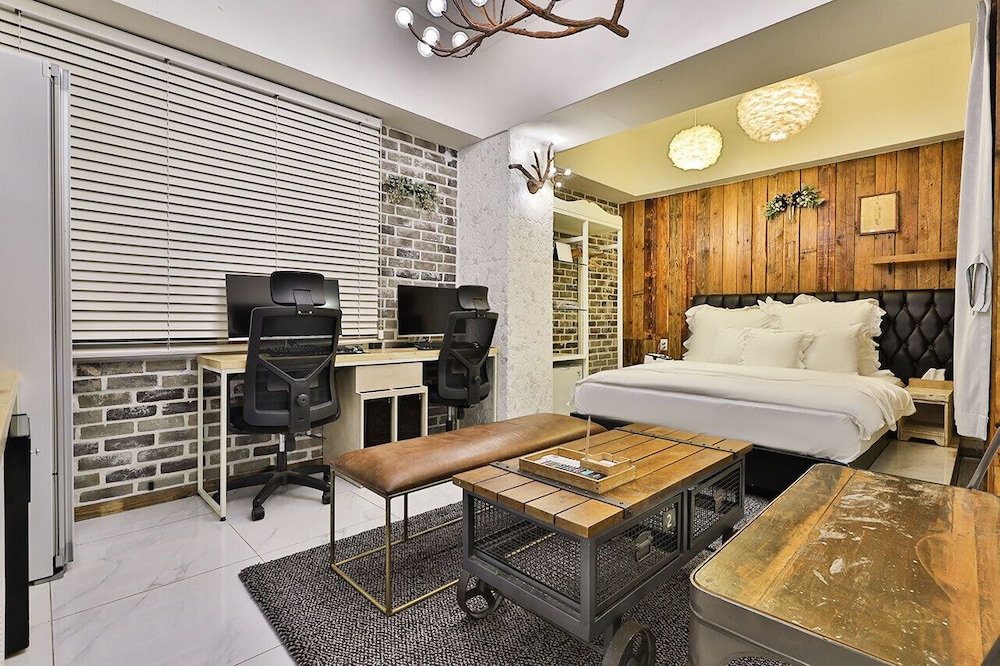 Hotel February Suseong 74/87