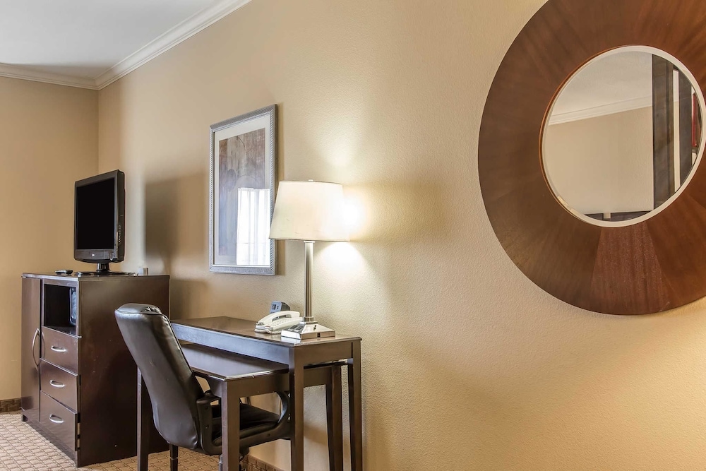 Comfort Suites Lawton Near Fort Sill 46/56