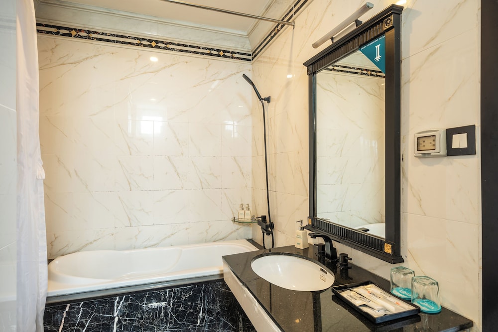 Ibiza Riverfront Hotel Da Nang 72/74
