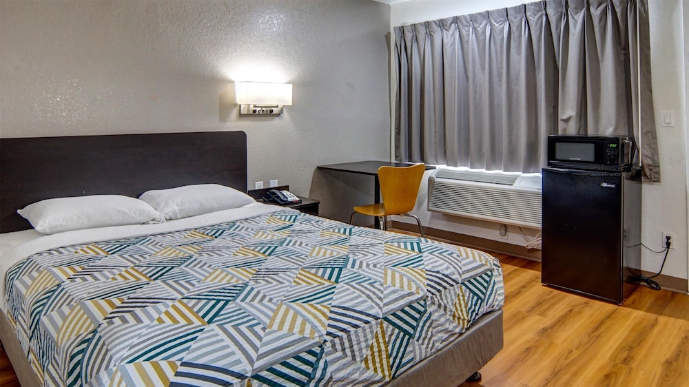 Motel6 Longview, TX 25/64