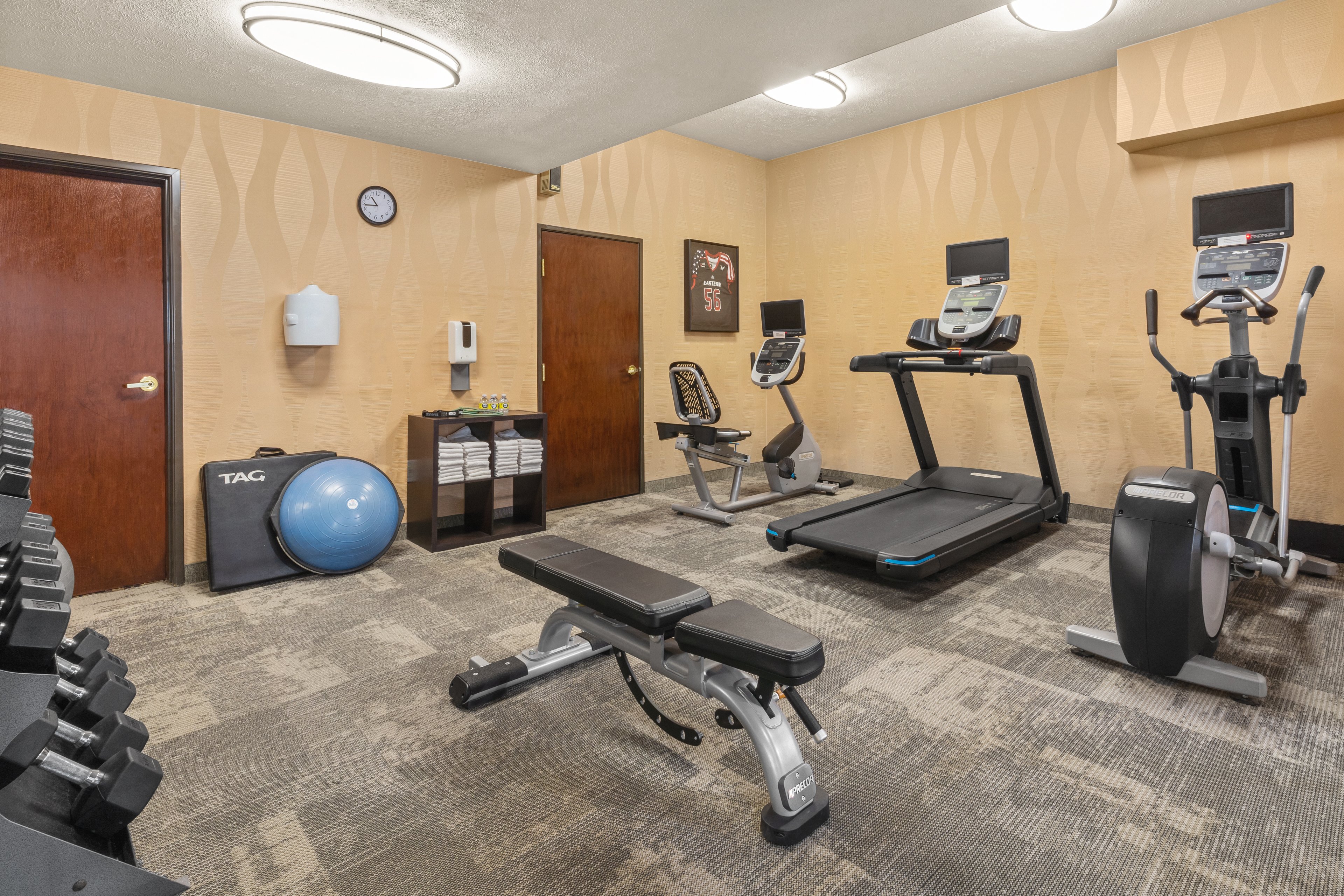 Holiday Inn Express Hotel Wenatchee 37/57