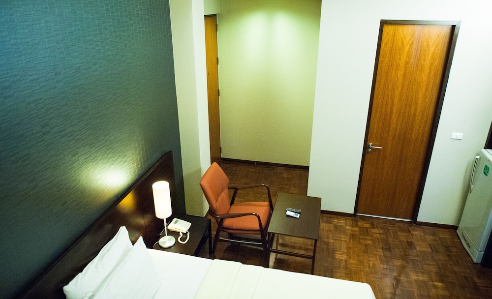BAAN SILOM SOI 3 16/51
