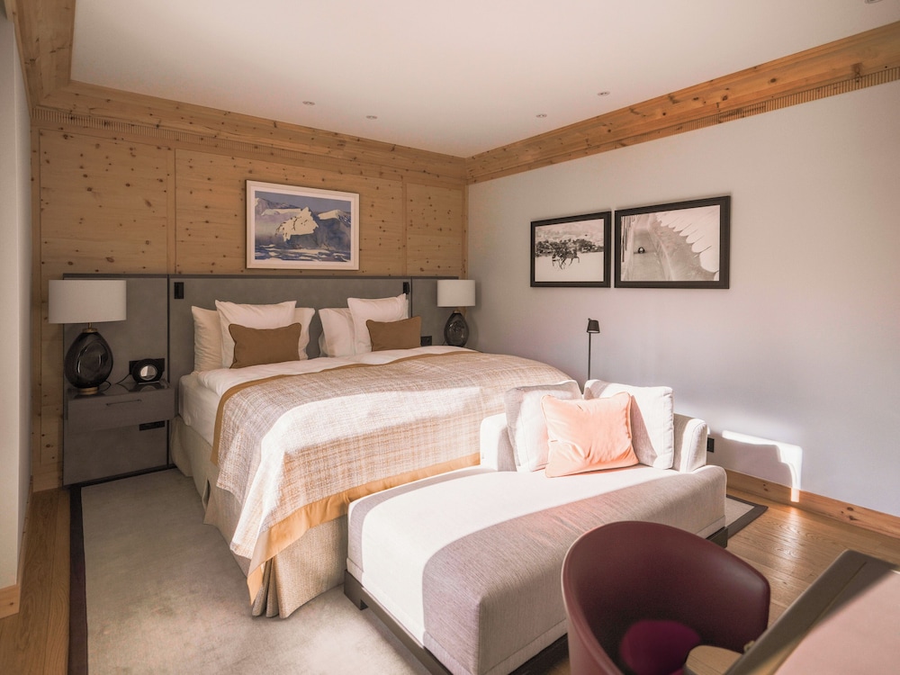 Superior, King Bed, Village Side