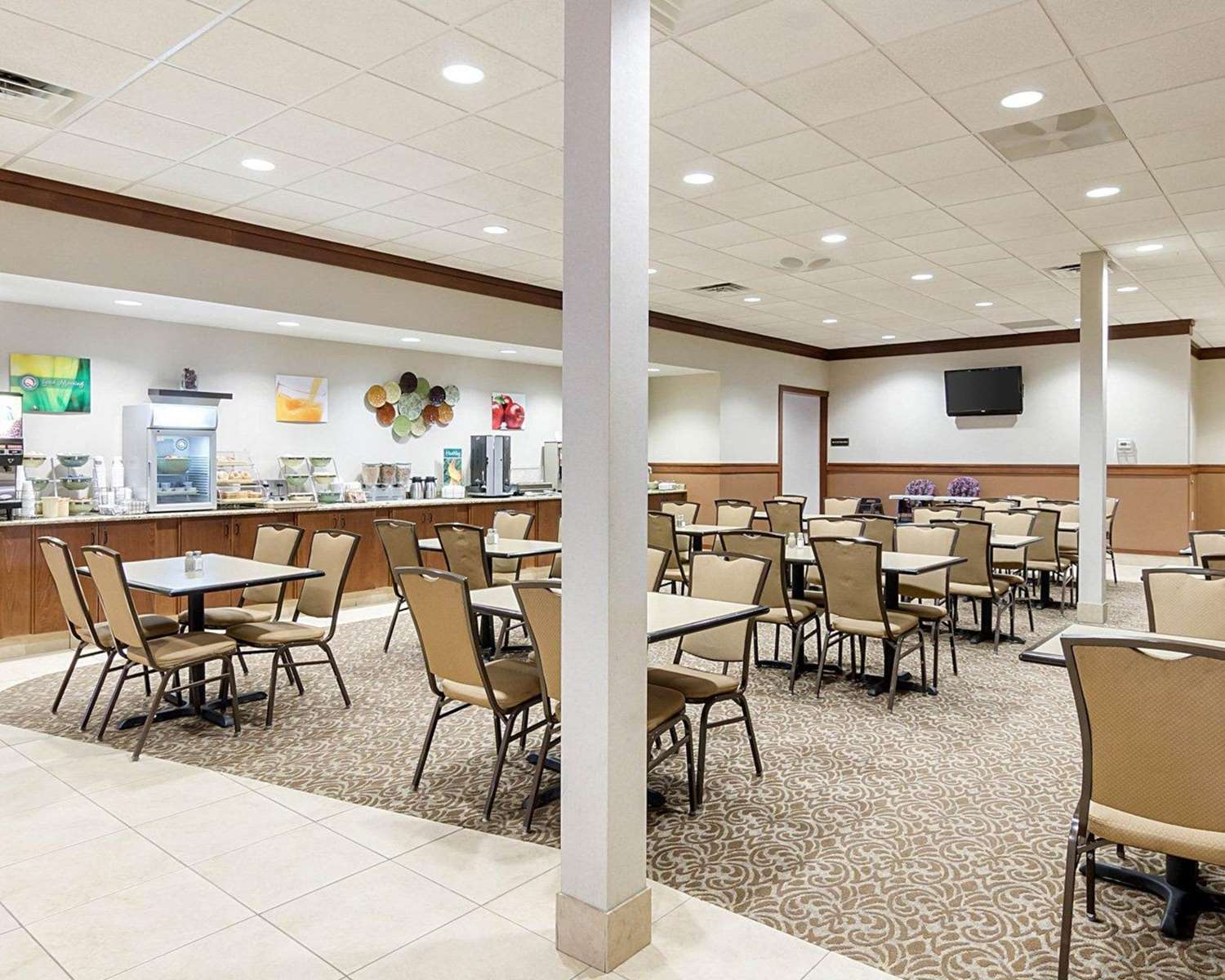 Baymont by Wyndham Jamestown Conference Center & Water Park 14/21