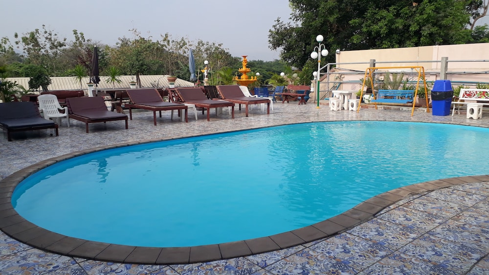 Noble Night Guesthouse Kanchanaburi 8/55
