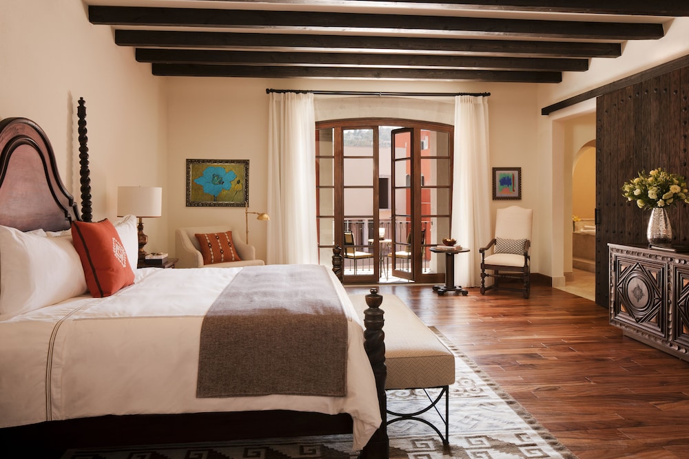 Colonial, King Bed