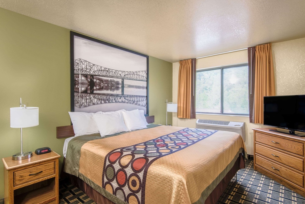 Super 8 by Wyndham Wheeling/Saint Clairsville OH Area 11/36