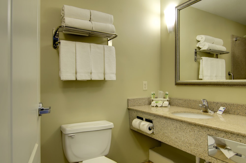 Holiday Inn Express Hotel Amp Stes Kansas City Sports Complex 13/55