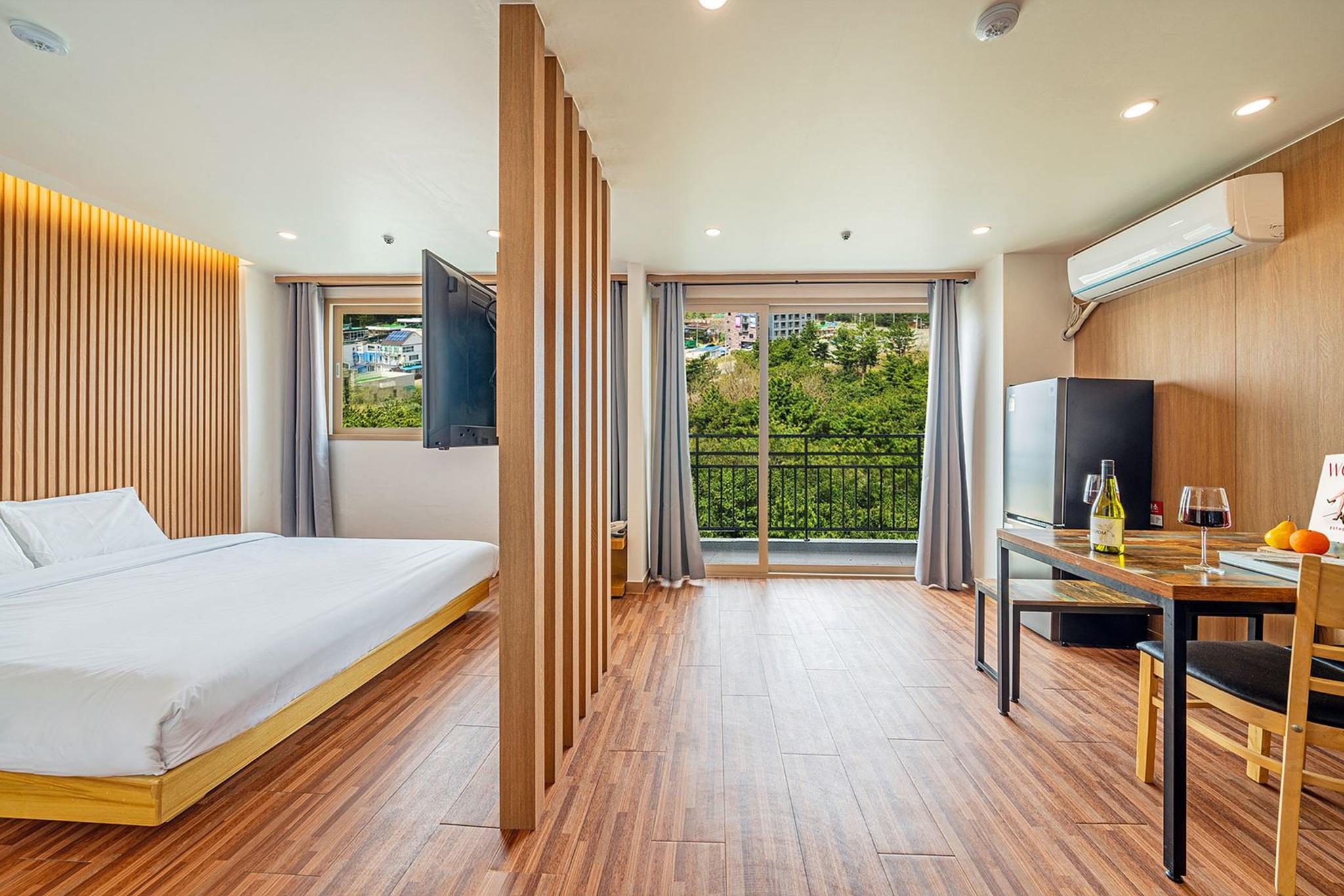 Condo, Special, Superior, Suite, Forest View