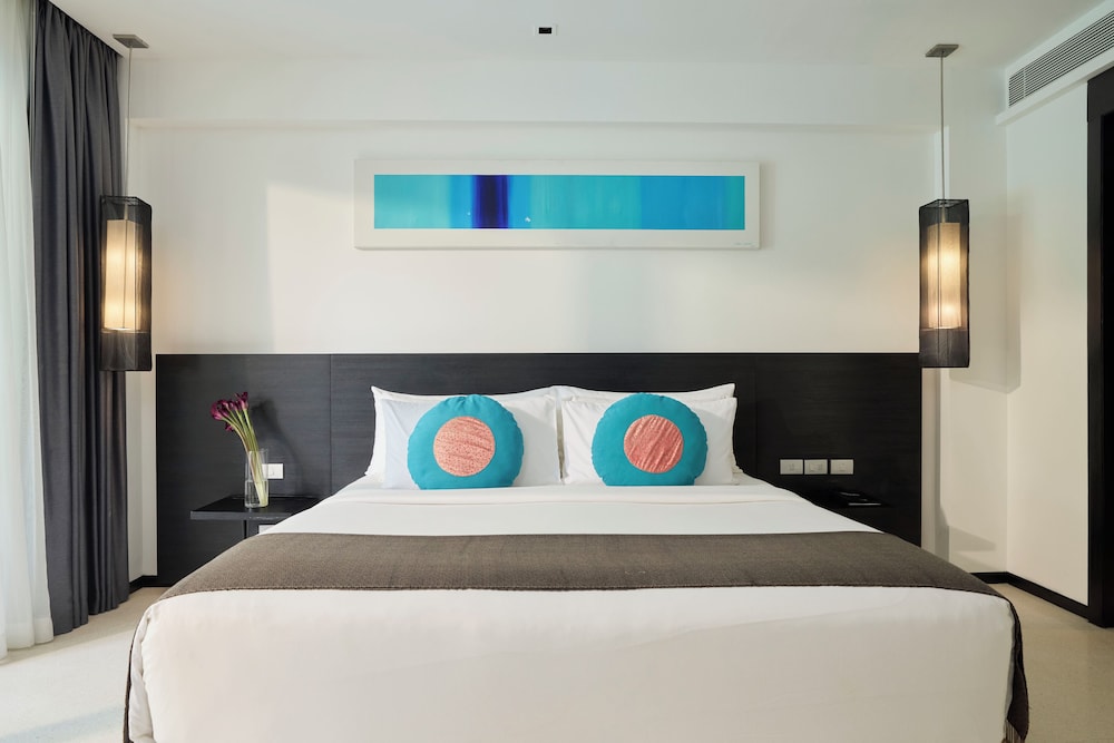 Splash, King Bed, Pool Access