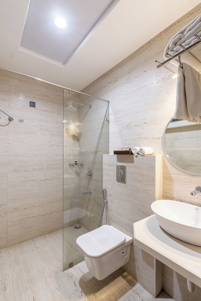 The Belita Hotel & Spa 43/47
