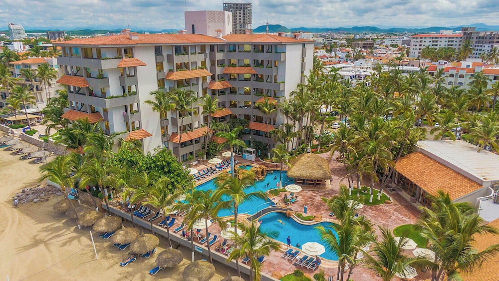 Luna Palace Hotel and Suites 63/65