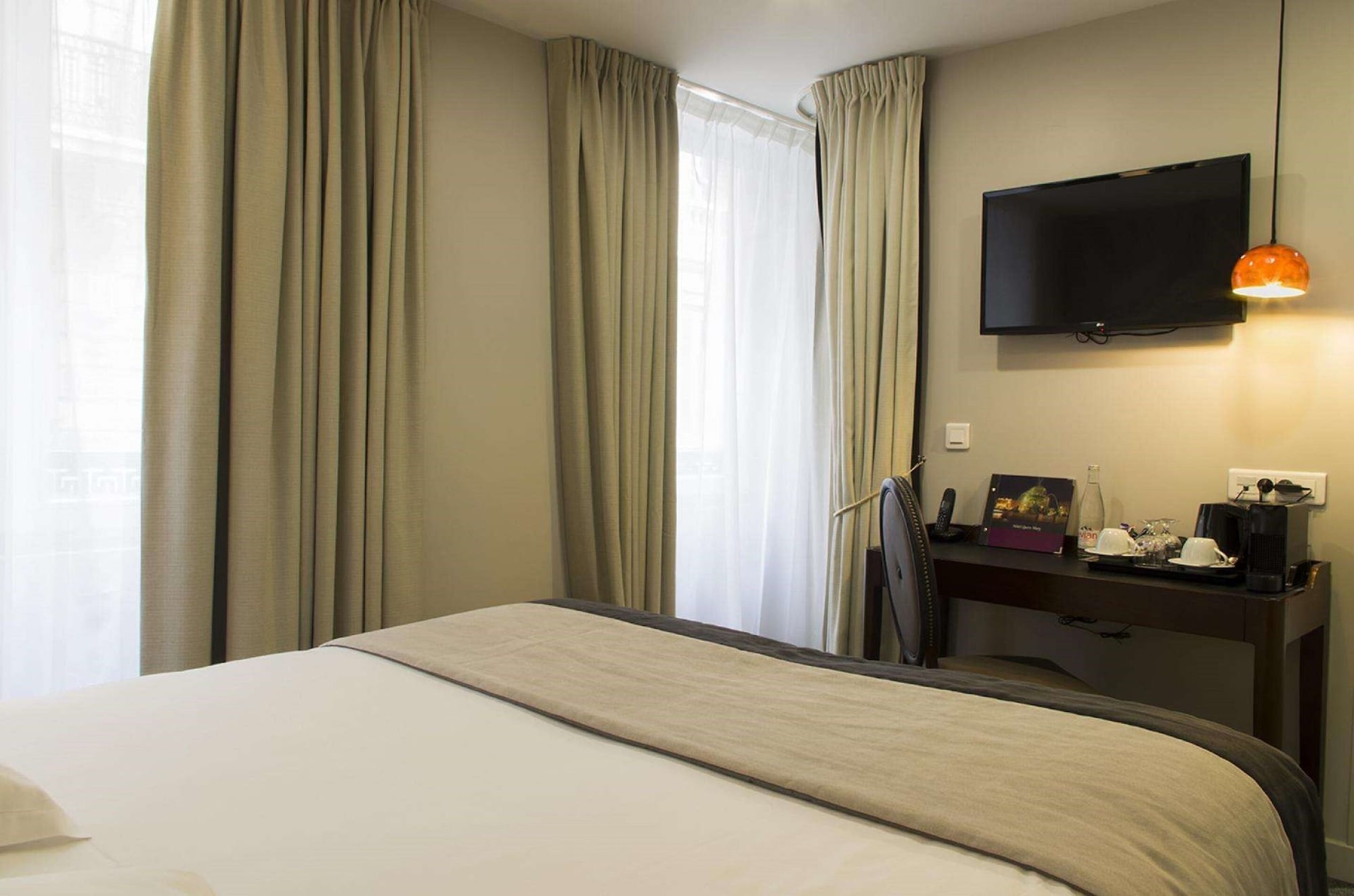 DELUXE, DOUBLE BED