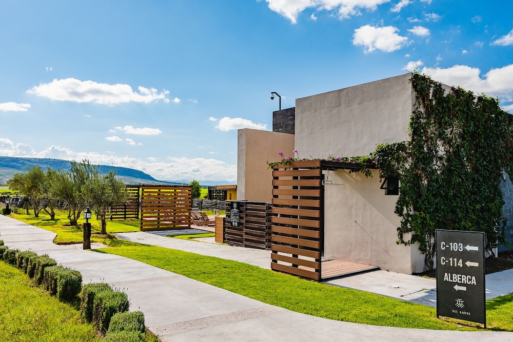 Hotel Tres Raices 44/55