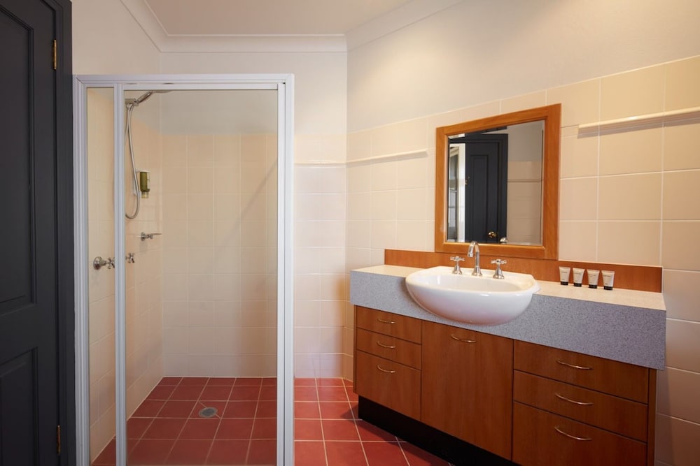 Brassey Hotel 19/36