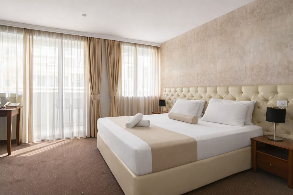 SENIOR, SUITE, DOUBLE BED, SOFA