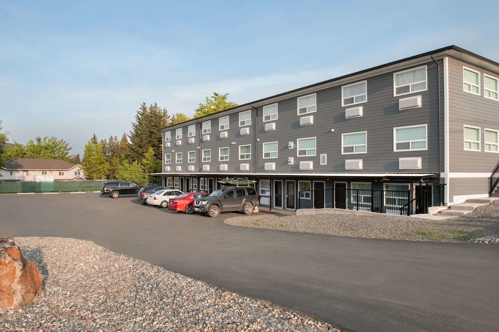 Days Inn by Wyndham 100 Mile House in 100 MILE HOUSE