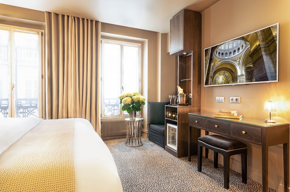 B Montmartre Hotel 42/51