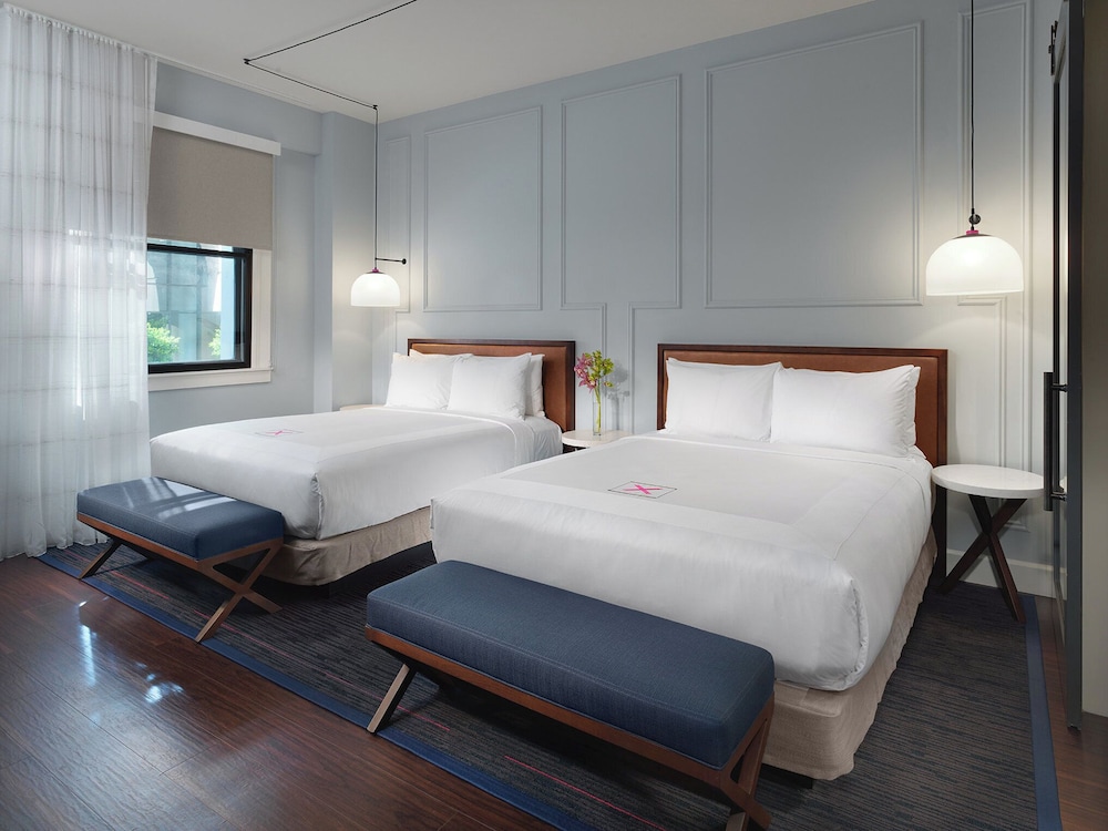 Deluxe, 2 Double Beds, Accessible, Axiom Hotel 4/10