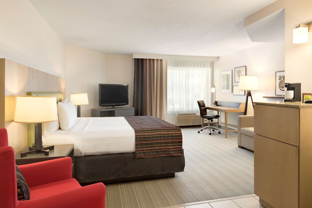 Country Inn & Suites by Radisson, Chippewa Falls, WI 8/25
