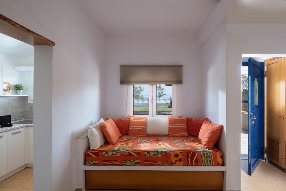 ANTIGONI BEACH HOTEL 58/85