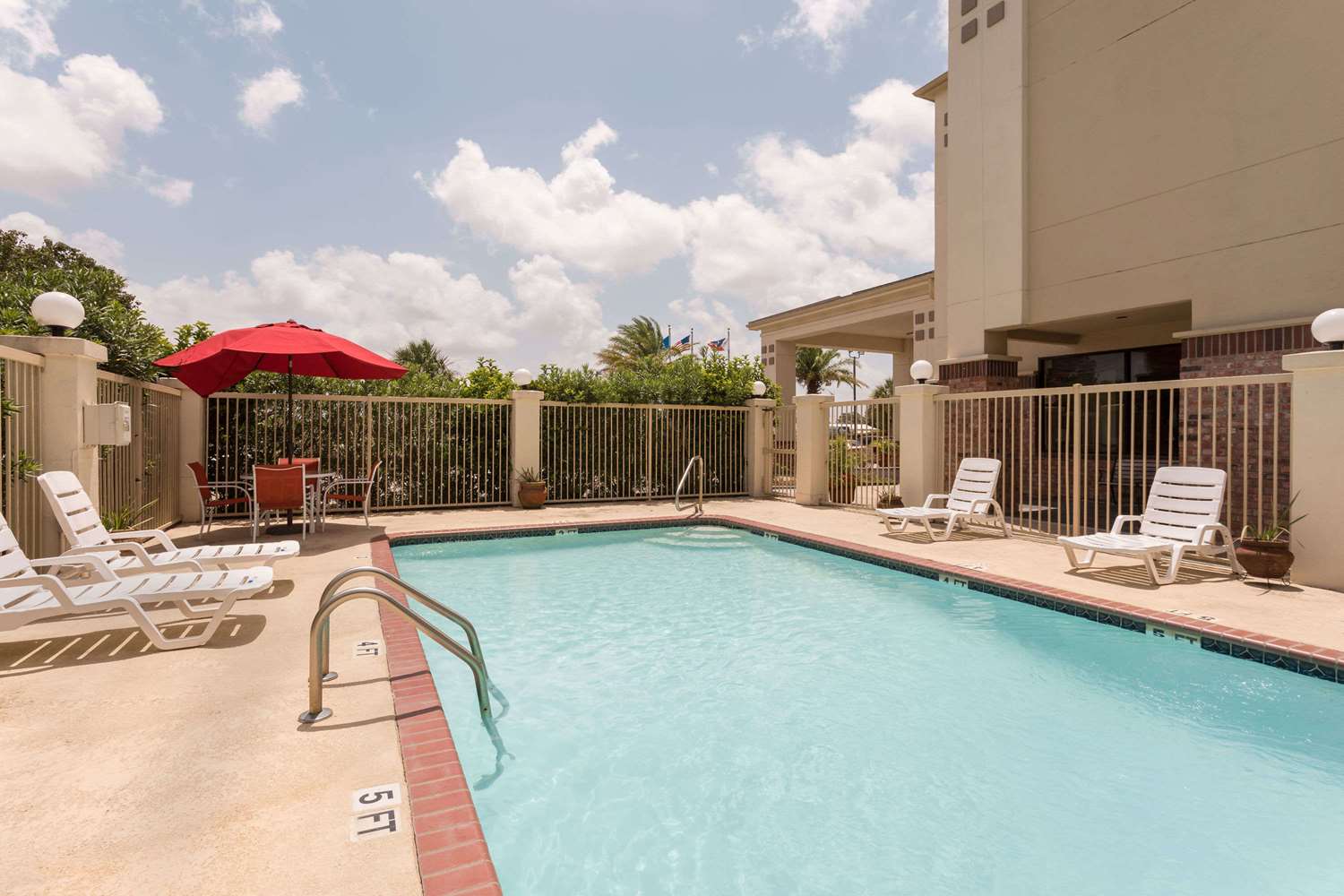 Super 8 by Wyndham Duson Lafayette West Area 24/27