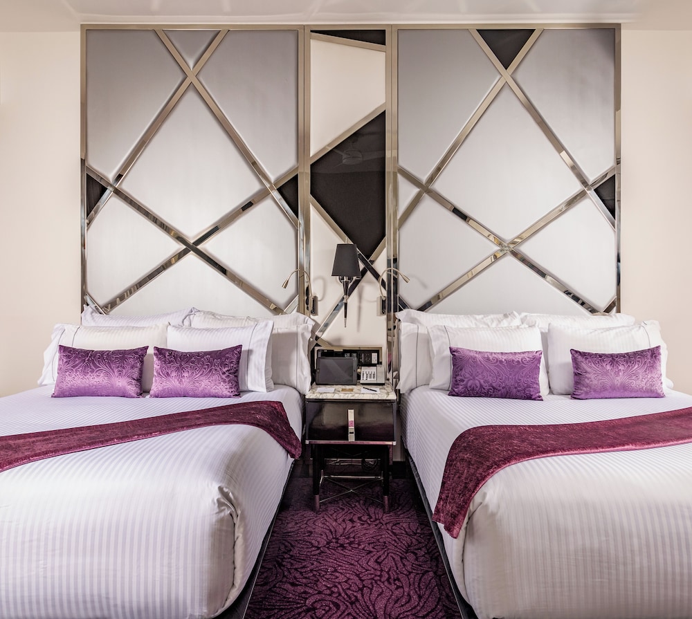SUITE, 2 DOUBLE BEDS, SOUTH WING