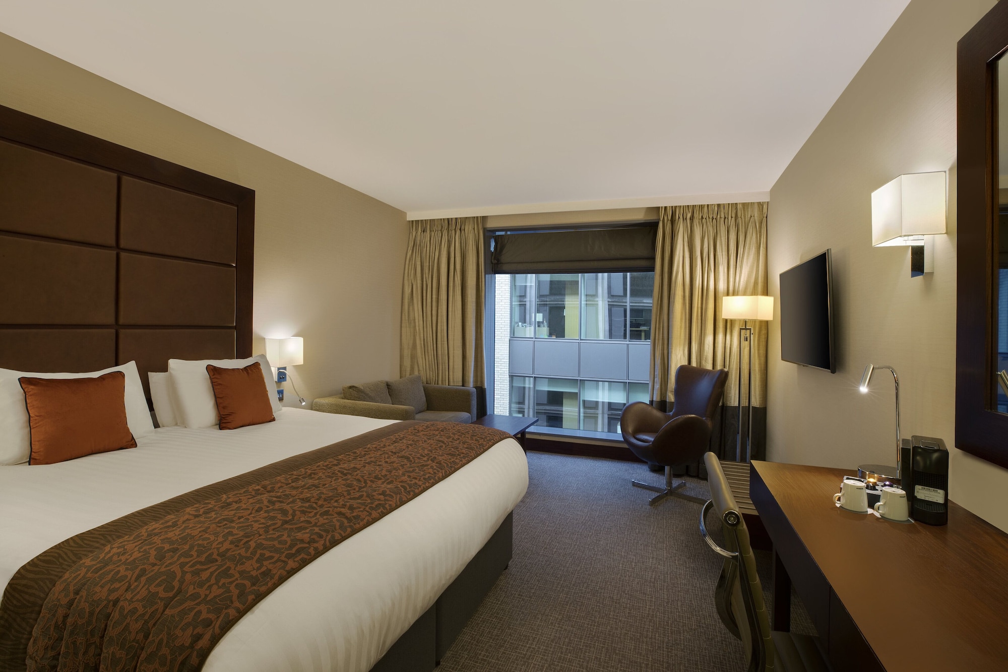 SUPERIOR, KING BED