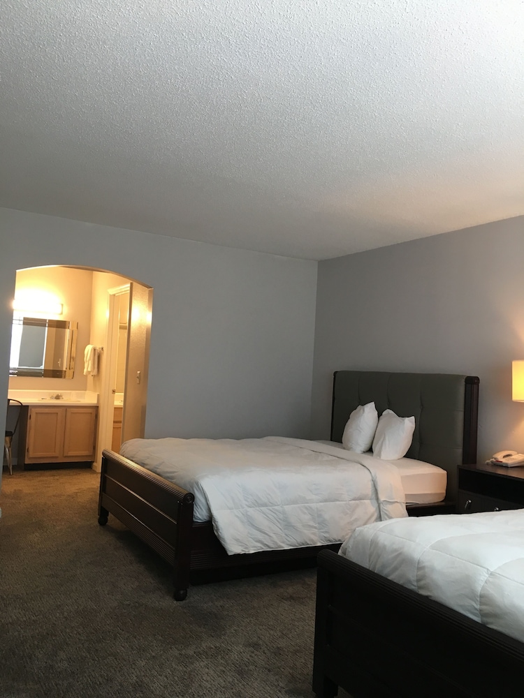 Ambassador Inn 10/56