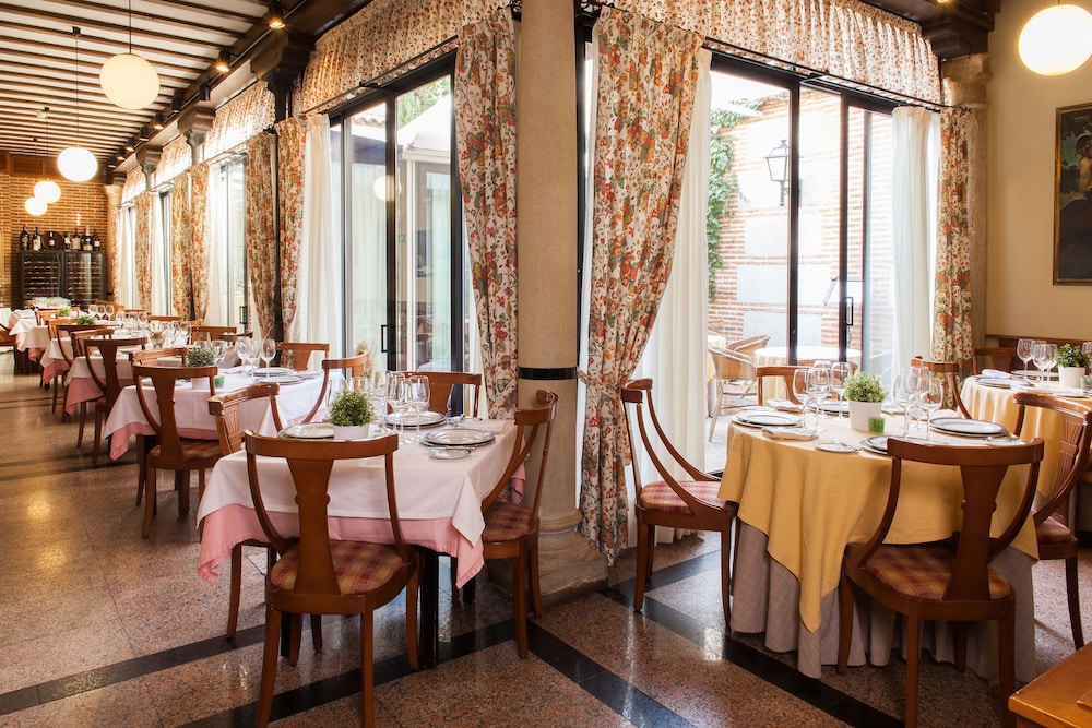 Hostal Miguel De Cervantes 41/57