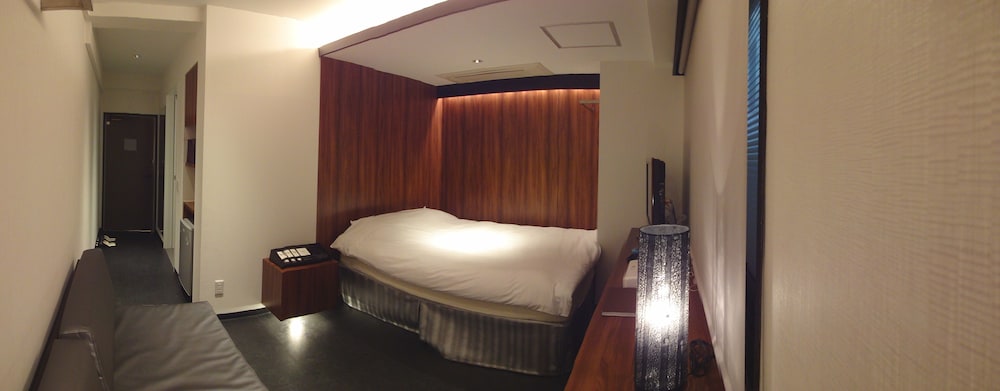Shinjuku City Hotel N U T S 37/66