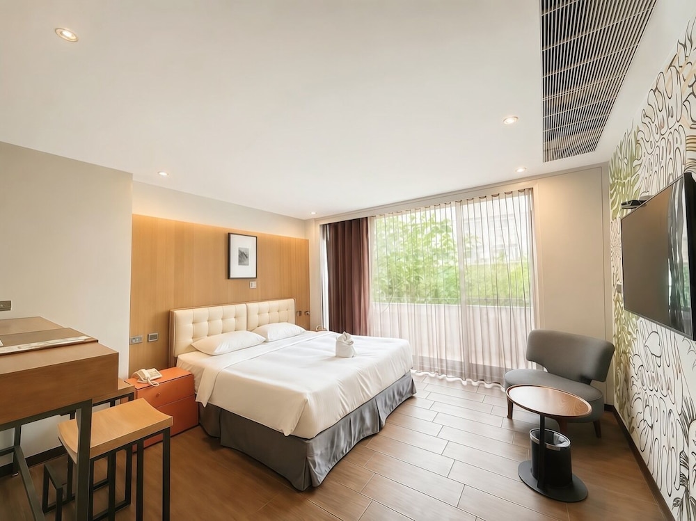 3 Door Hotel 33/76