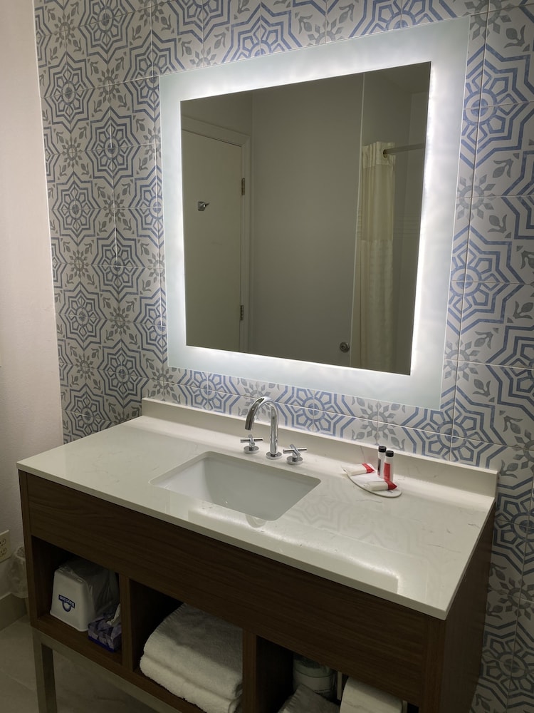 Days Inn & Suites by Wyndham Peachtree Corners/Norcross 12/22