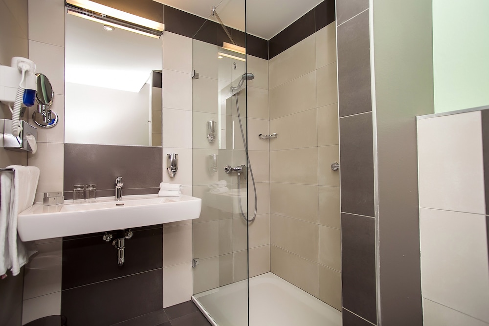 Best Western Plus Lakeside Hotel 23/58