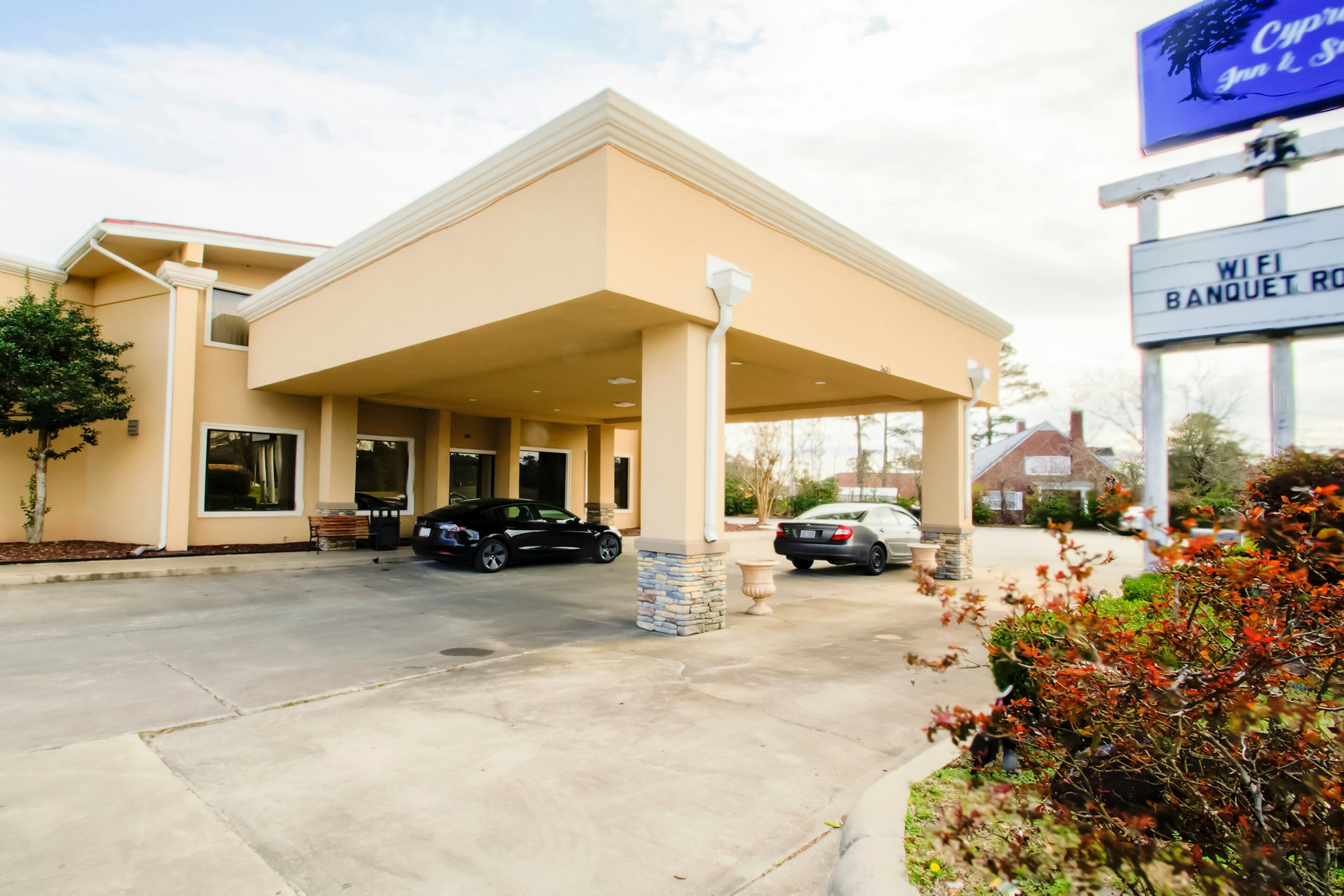Cypress Inn & Suites Washington 2/14
