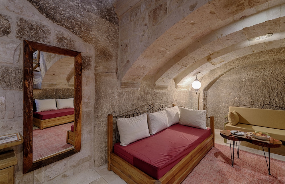 Hera Cave Suites 28/50