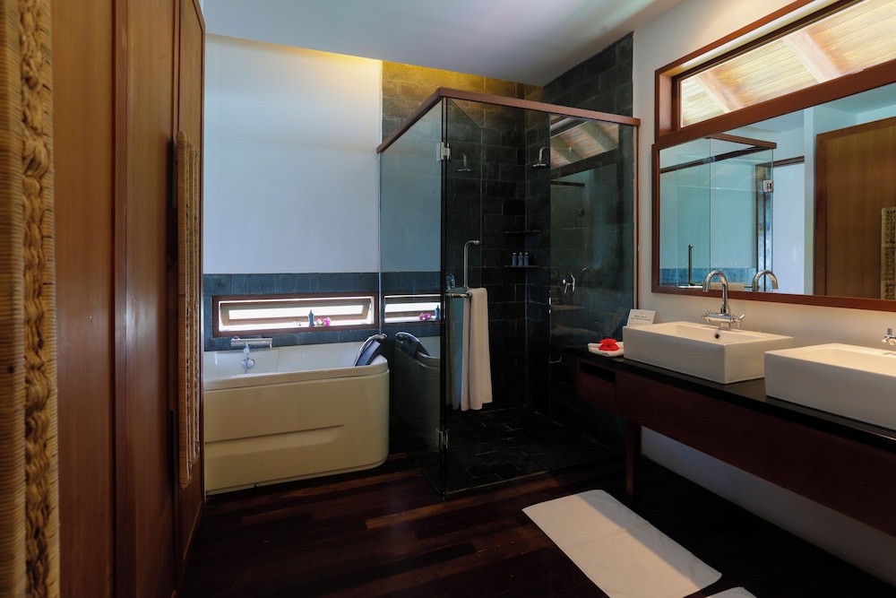 Medhufushi Island Resort 94/96