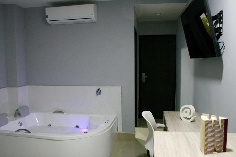 Hotel Lleras Express 37/41