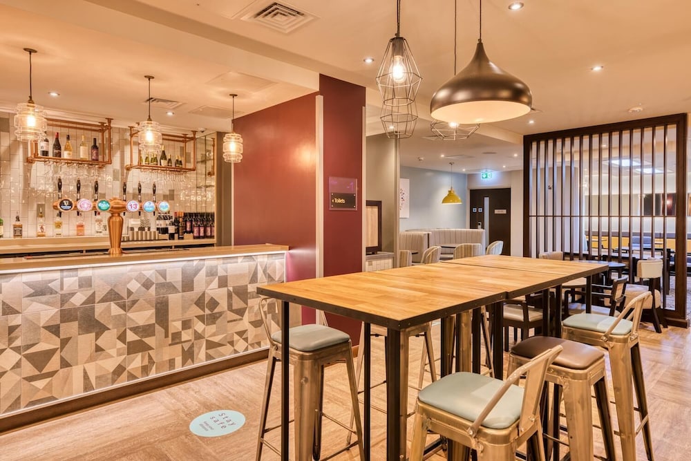 Premier Inn Dublin City Centre (Temple Bar) hotel 26/35