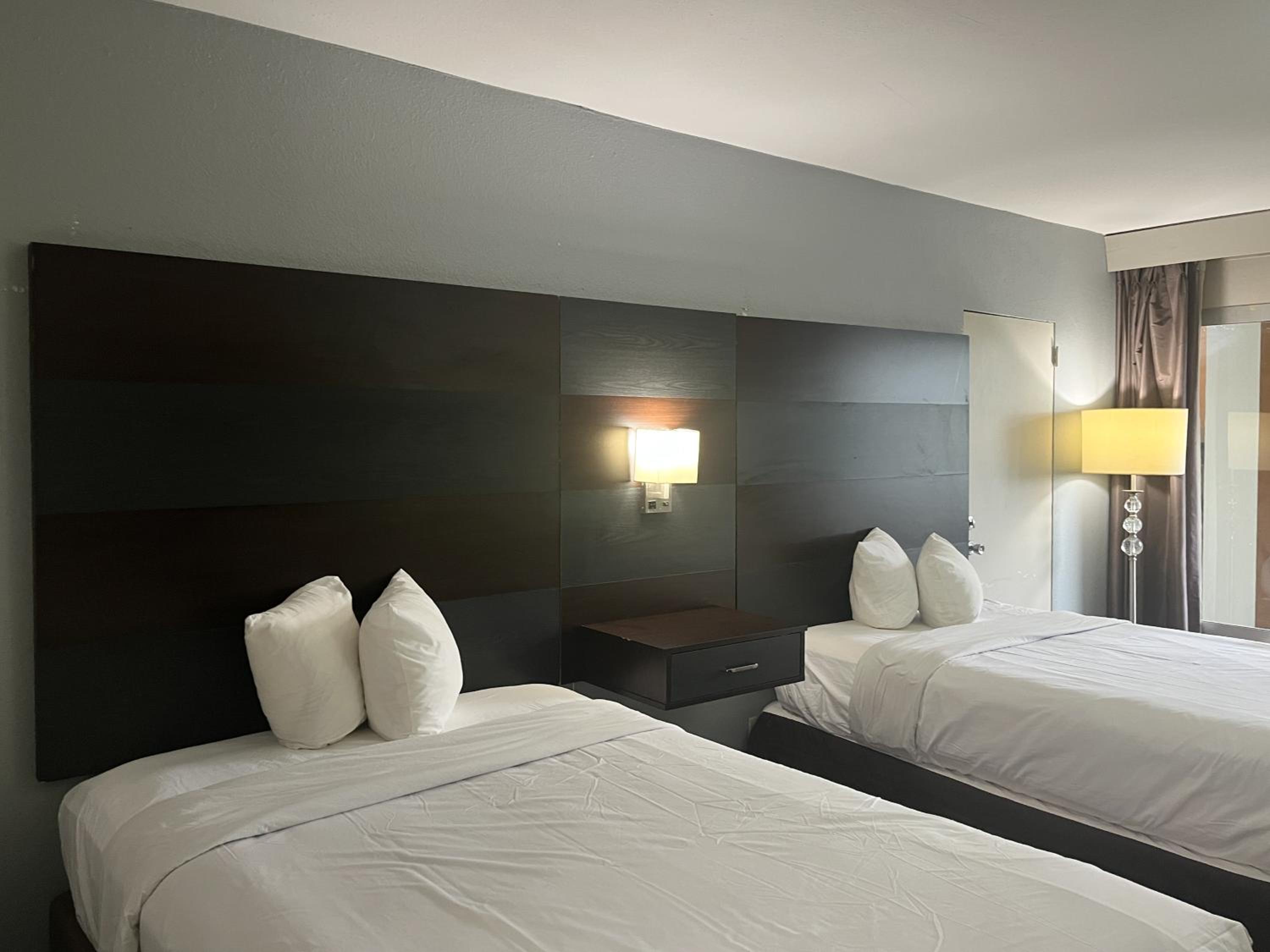 ROOM, QUADRUPLE