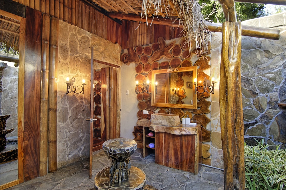 Ocho Artisan Bungalows 7/80