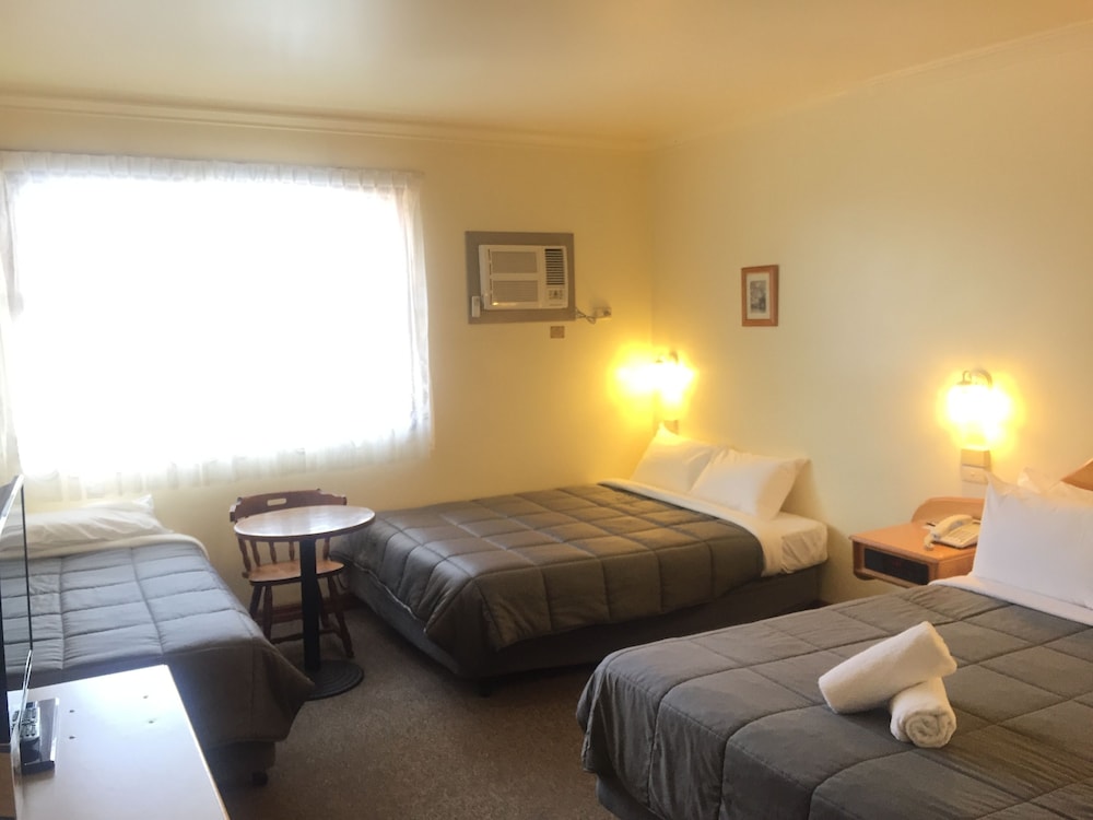 ST GEORGES MOTOR INN 3/35