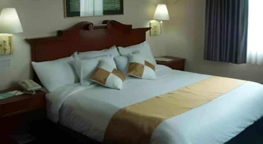 Days Hotel Batangas 15/36