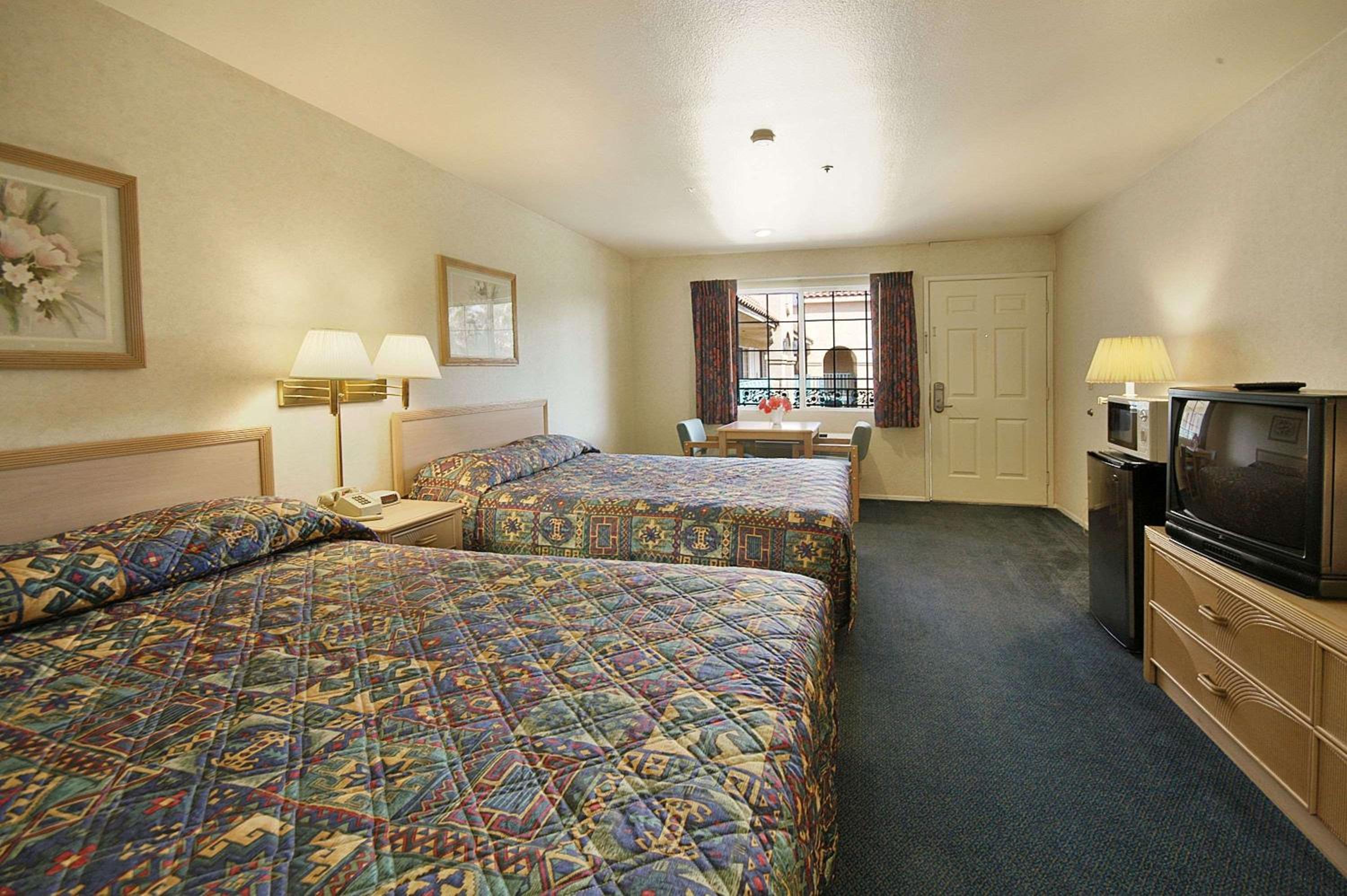Days Inn by Wyndham Riverside Tyler Mall 16/21