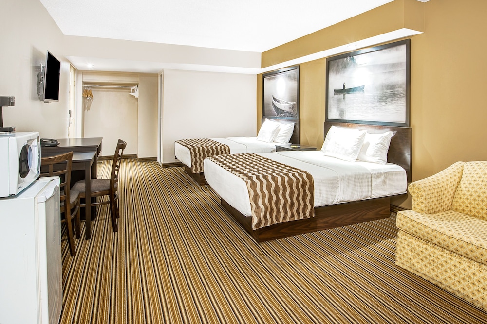 Red Maple Inn And Suites 8/38