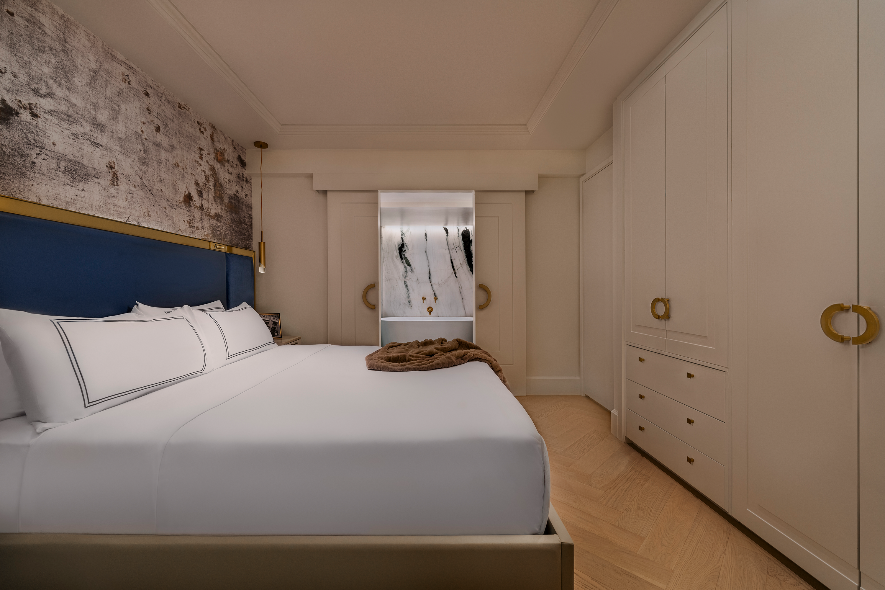 2 Bedrooms, Diamond, Blue, Suite