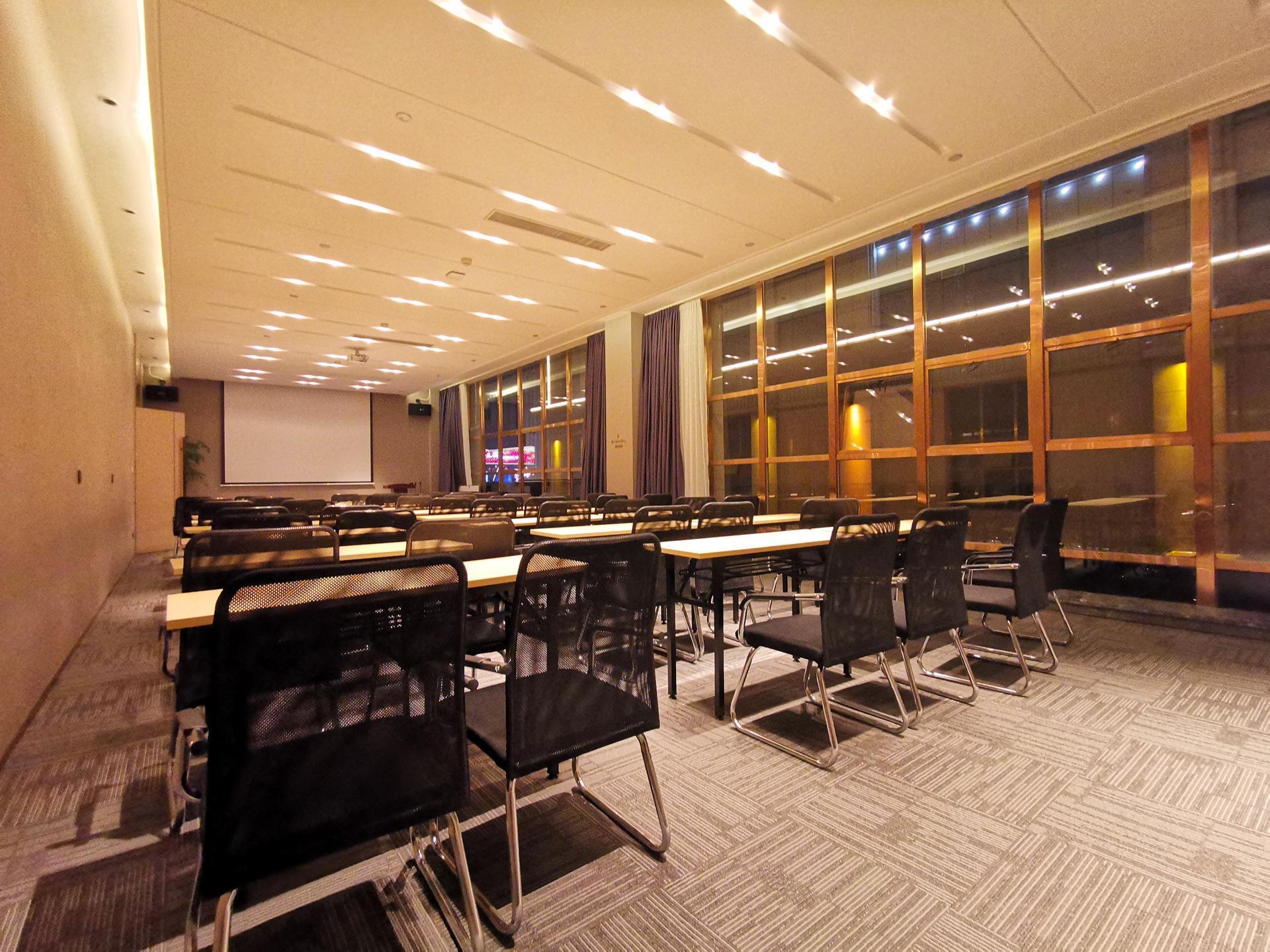 Lavande Hotel (Wuxi East Railway Station) 66/70