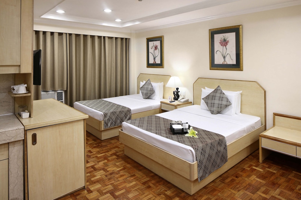 Manila Lotus Hotel 11/53