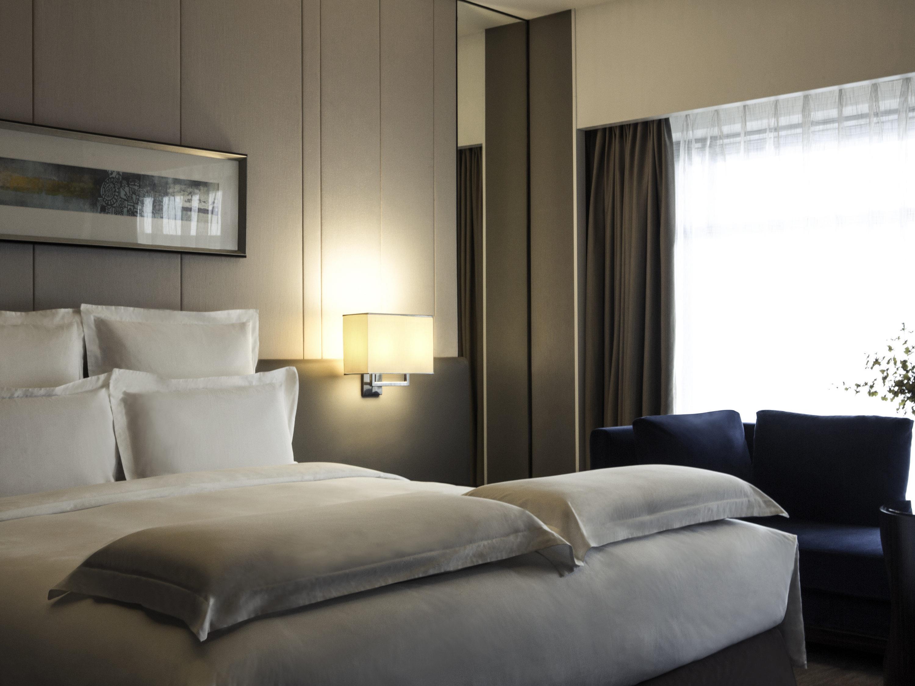 DELUXE, SUITE, KING BED, LOUNGE ACCESS, HIGH FLOOR